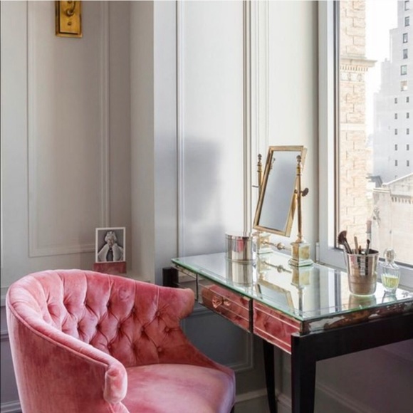 • Meet your Posher, Nicole • - Picture 1 of 3